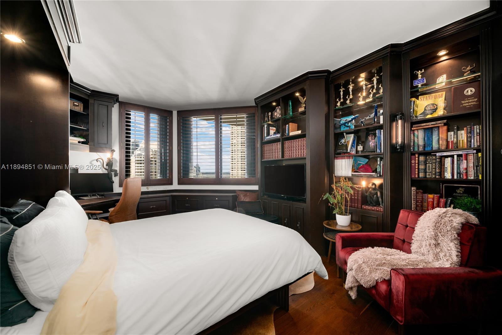 520 Brickell Key Dr Unit: APH00