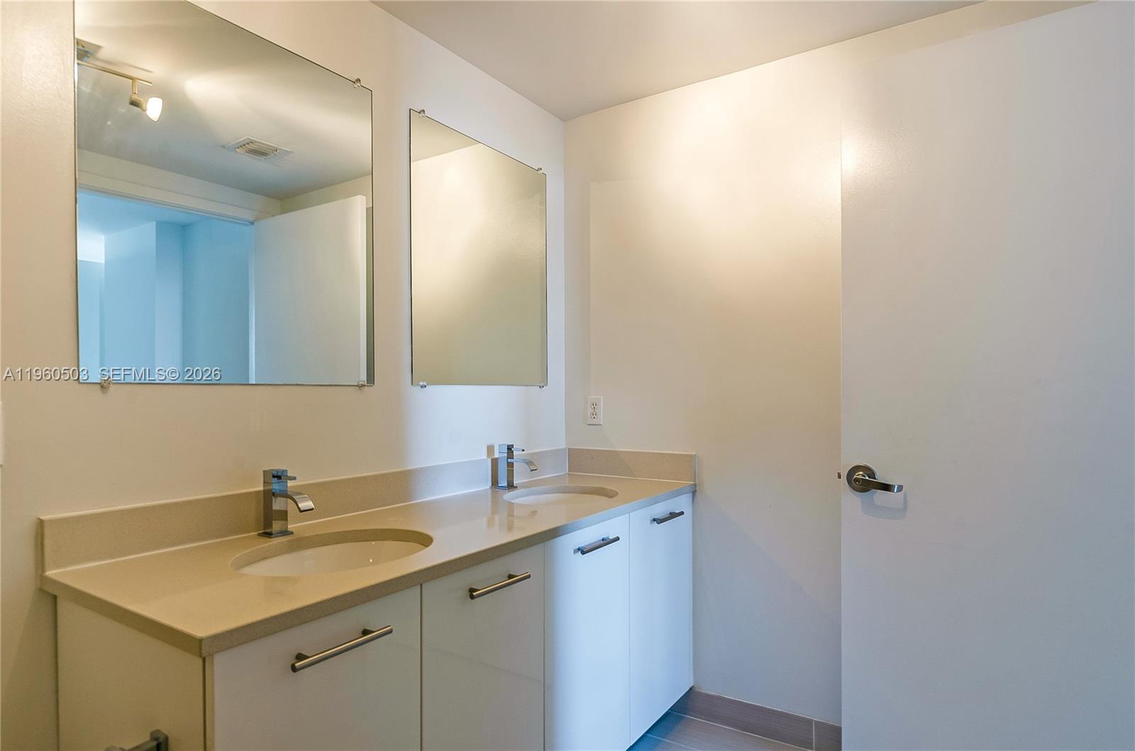 3250 NE 1st Ave # 1102