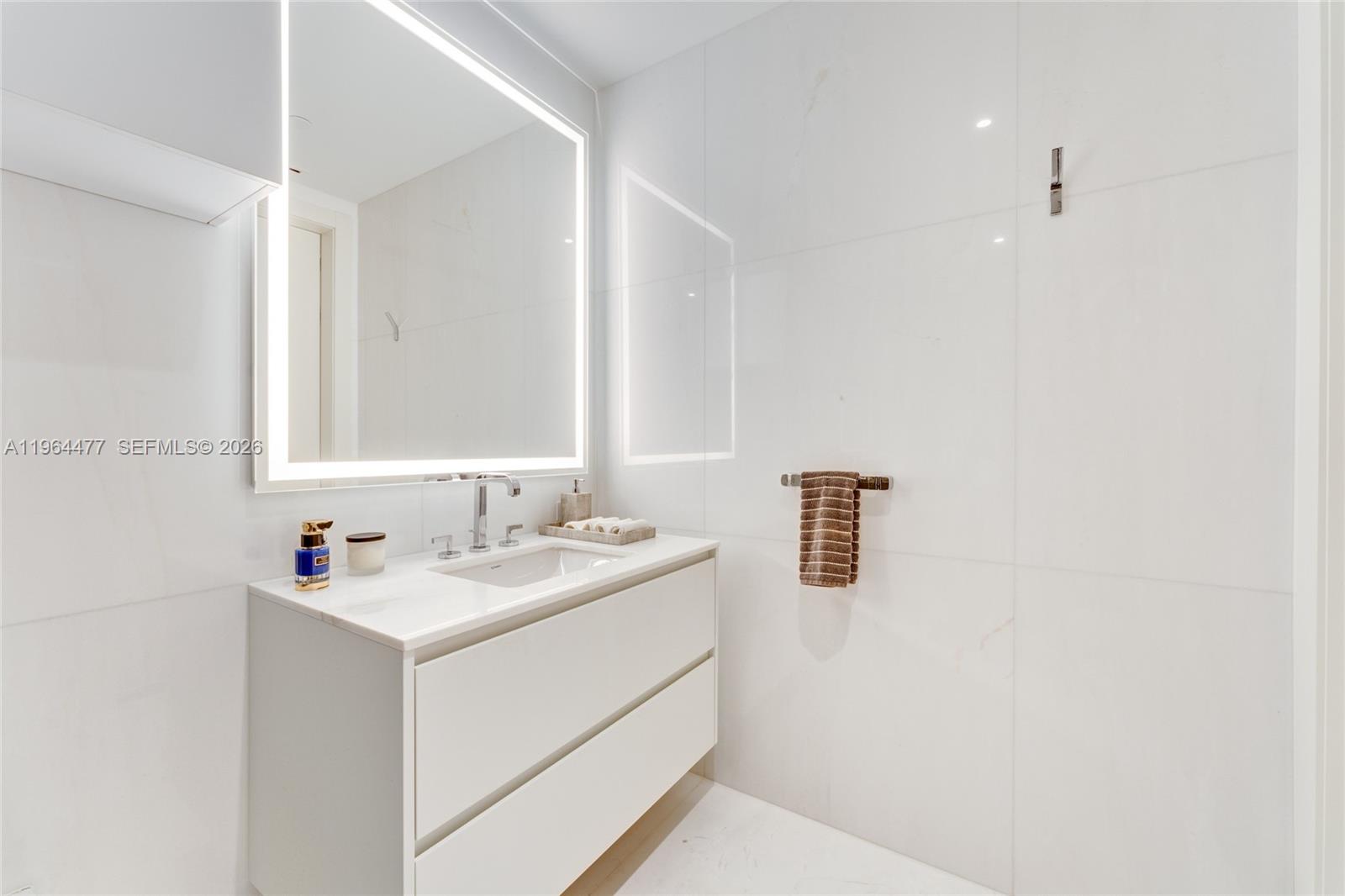 300 Biscayne Boulevard Way # 5008W