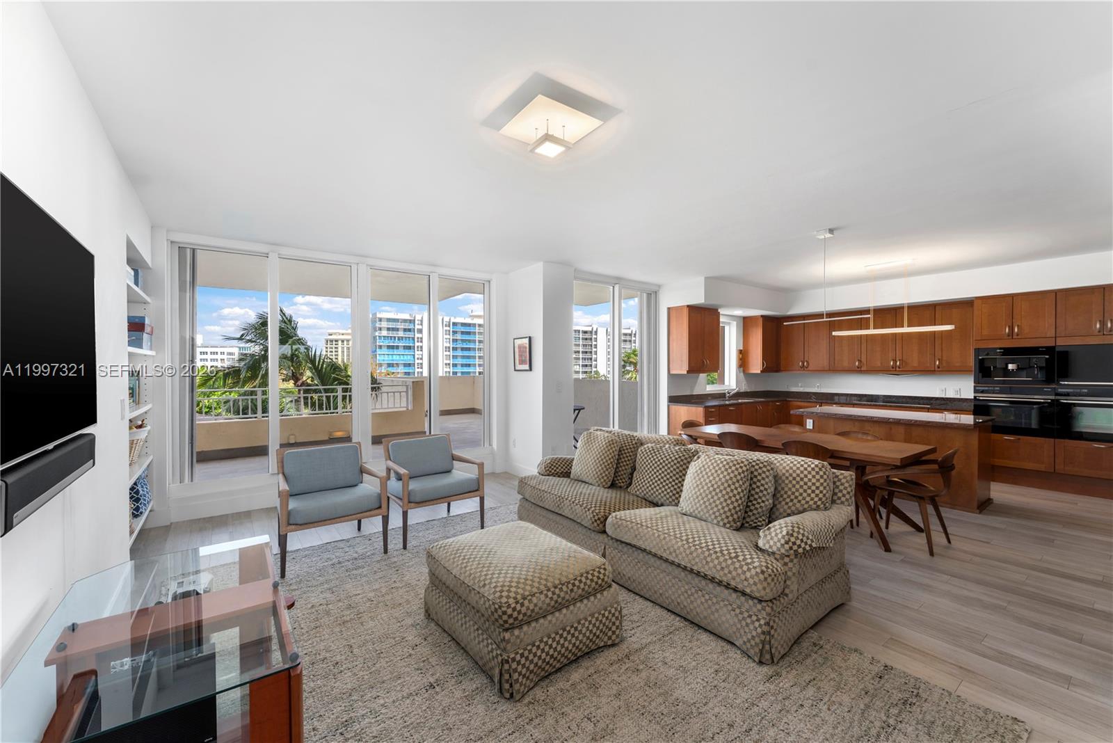 791 Crandon Blvd # 405