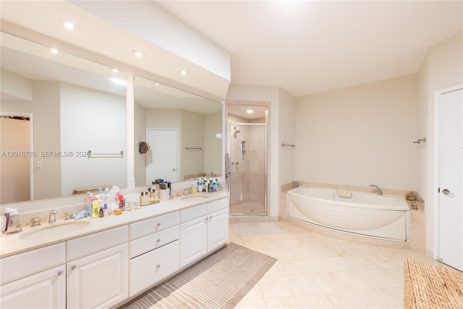 737 Crandon Blvd # 402