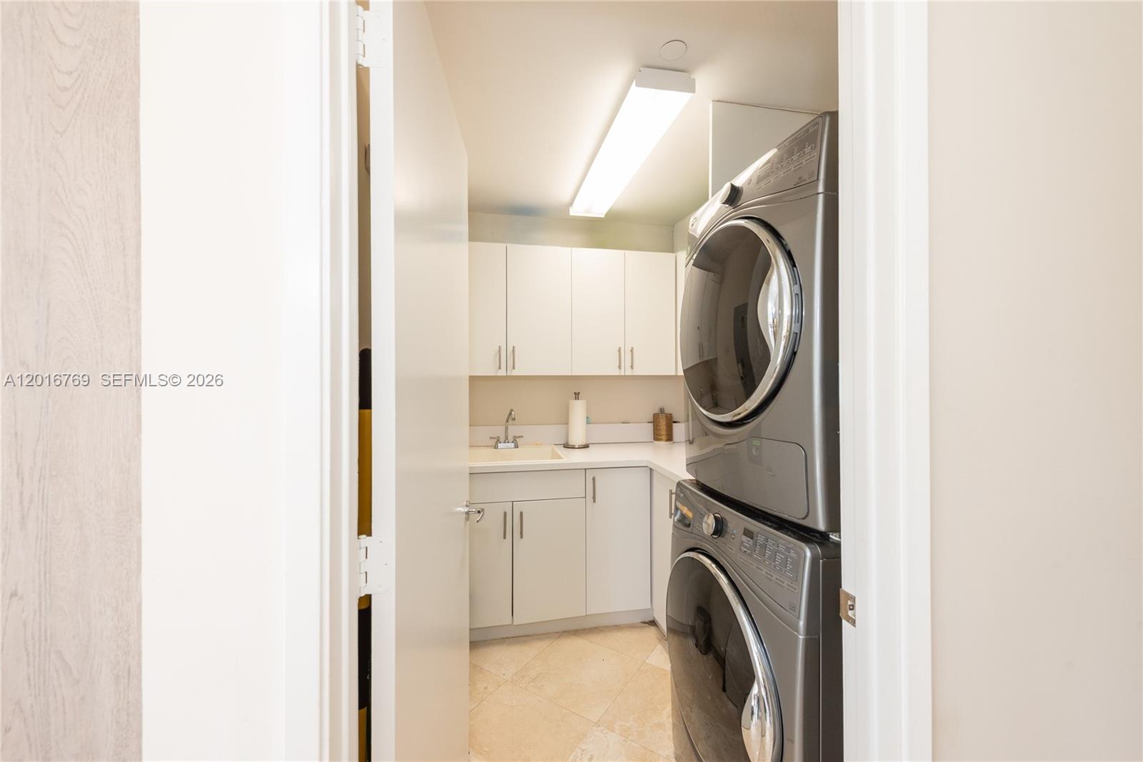 737 Crandon Blvd # 402