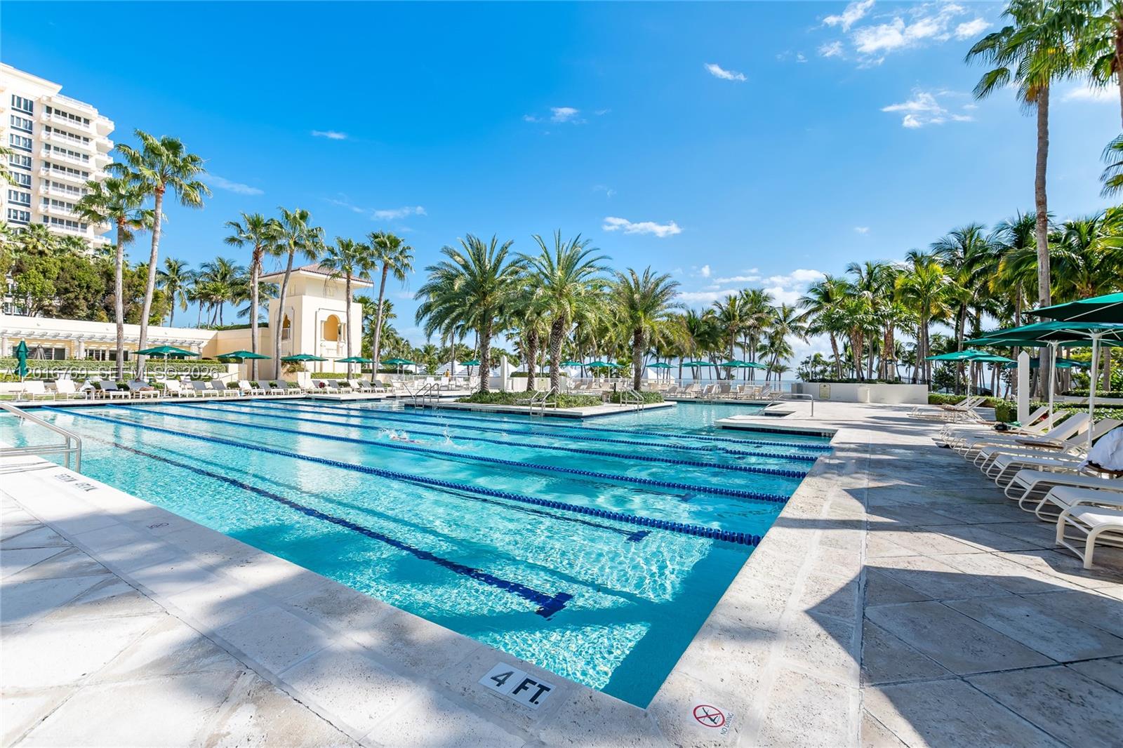 737 Crandon Blvd # 402