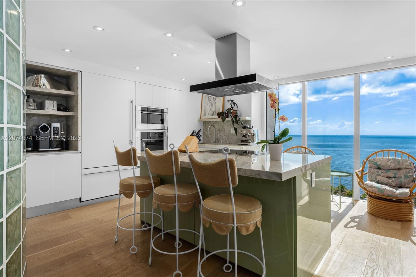 881 Ocean Dr # 10A