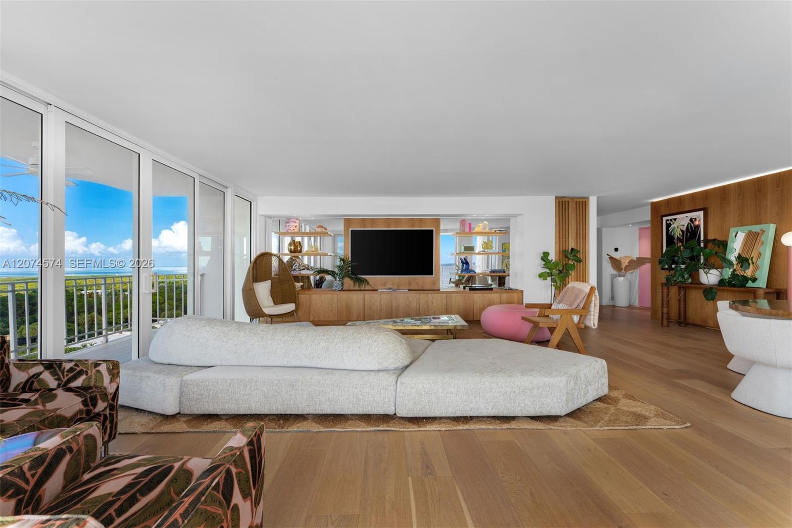 881 Ocean Dr # 10A