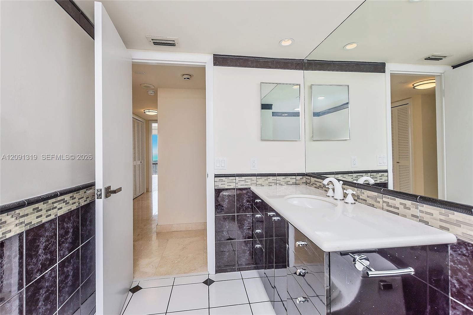 881 Ocean Dr # 22A