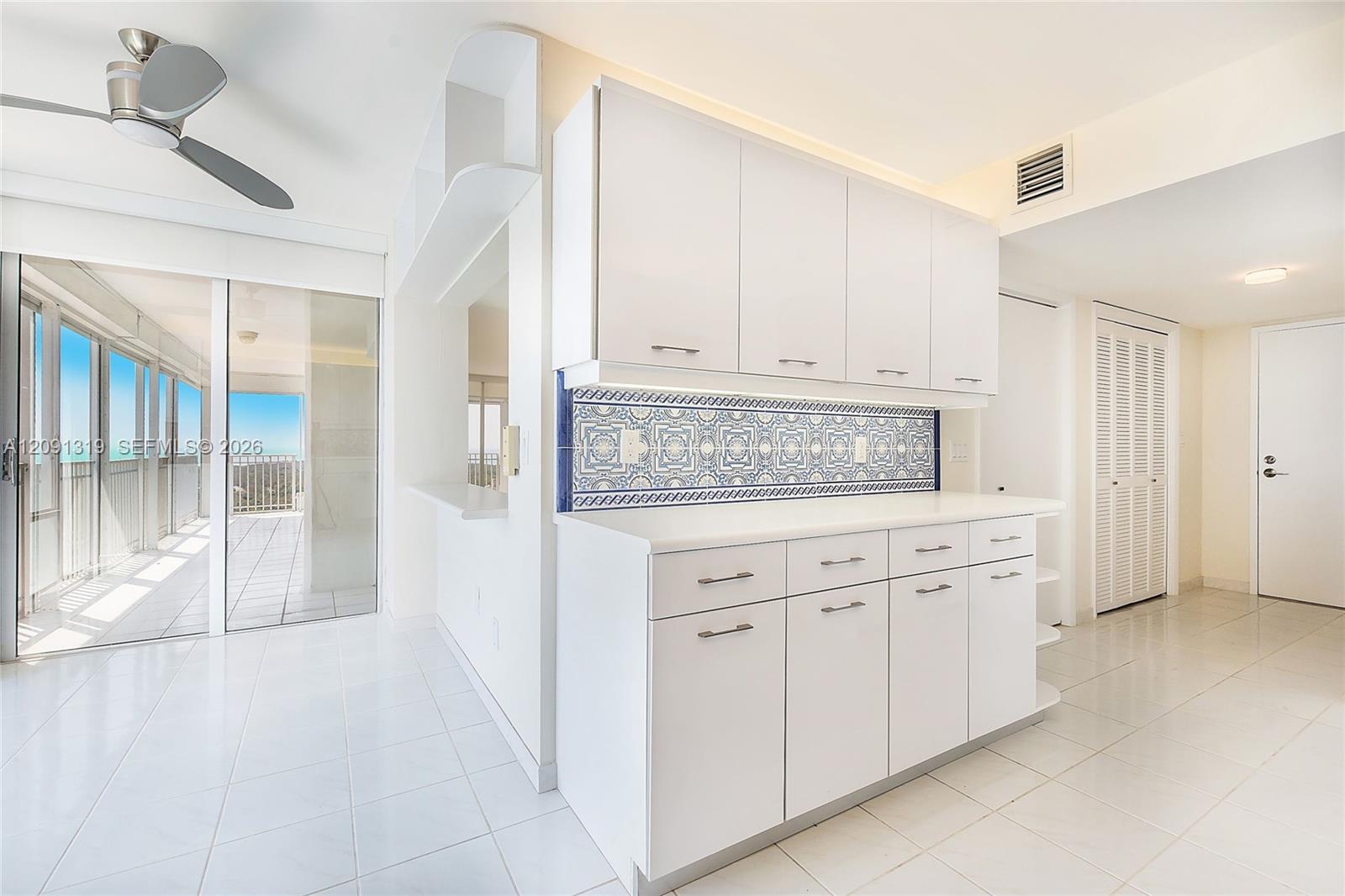 881 Ocean Dr # 22A
