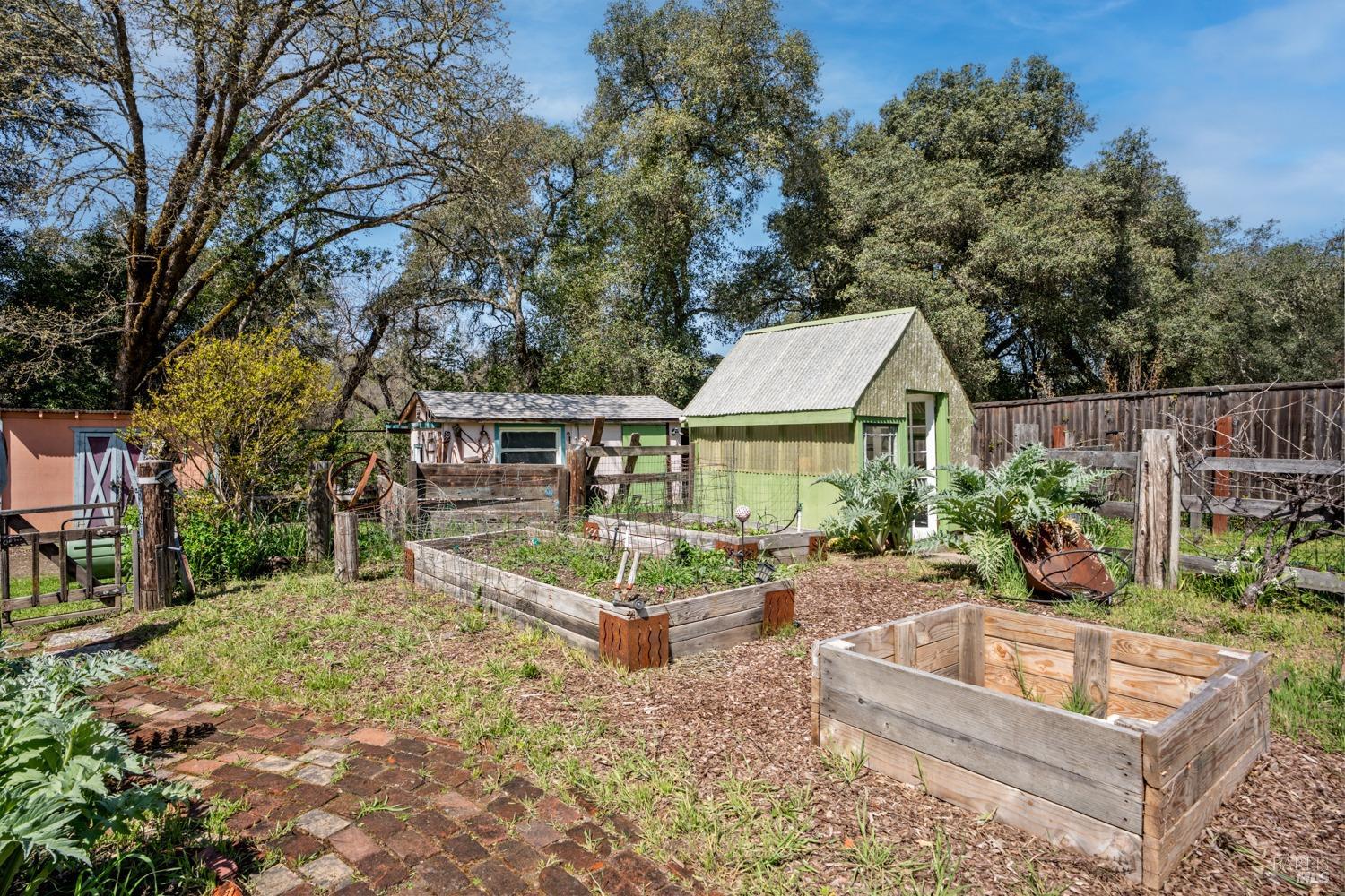 5490 Eastside Calpella Rd