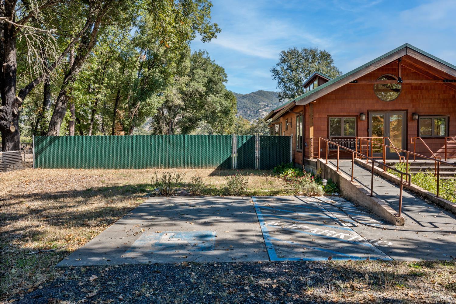 10185 East Road