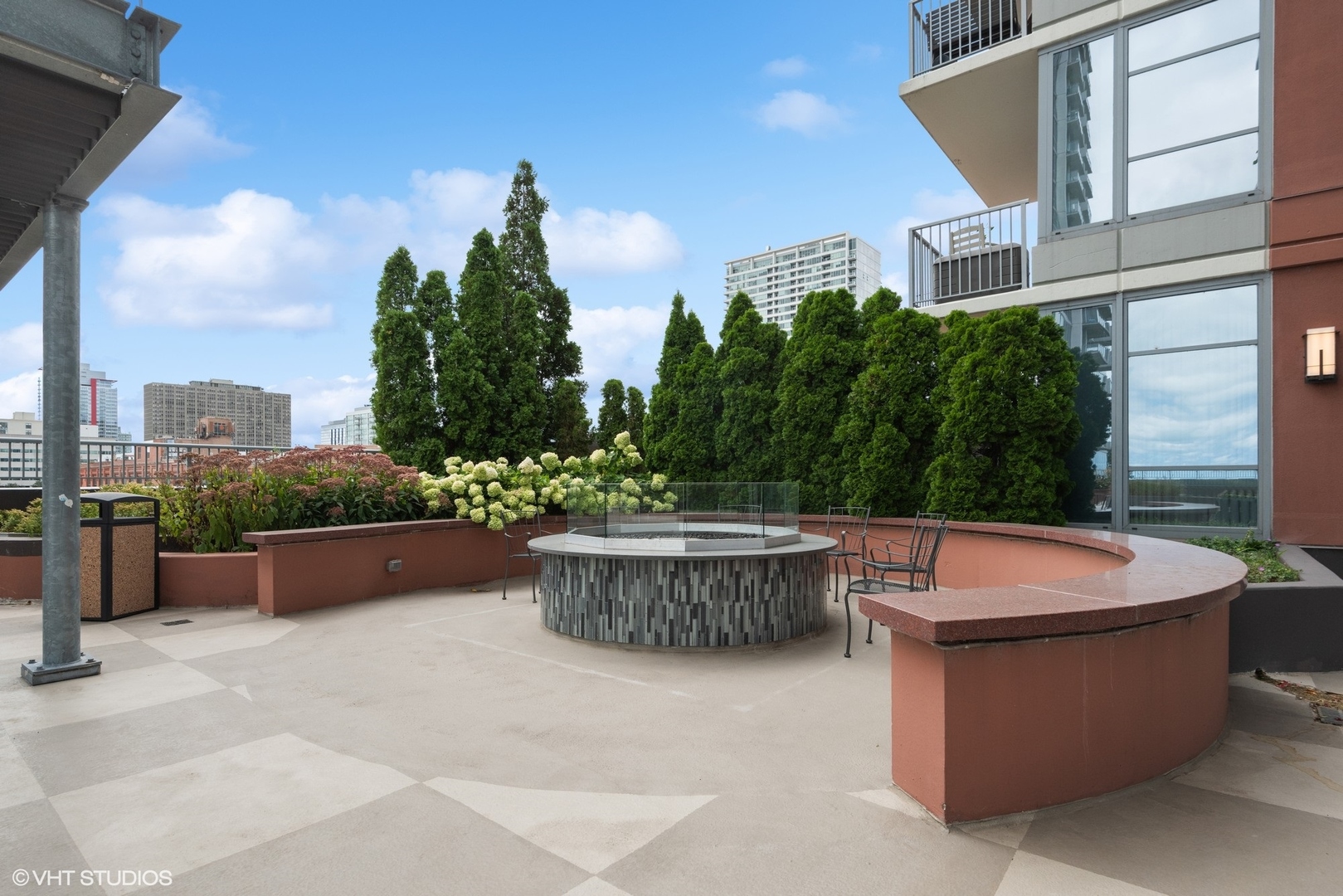 1600 S Prairie Avenue Unit: 2104