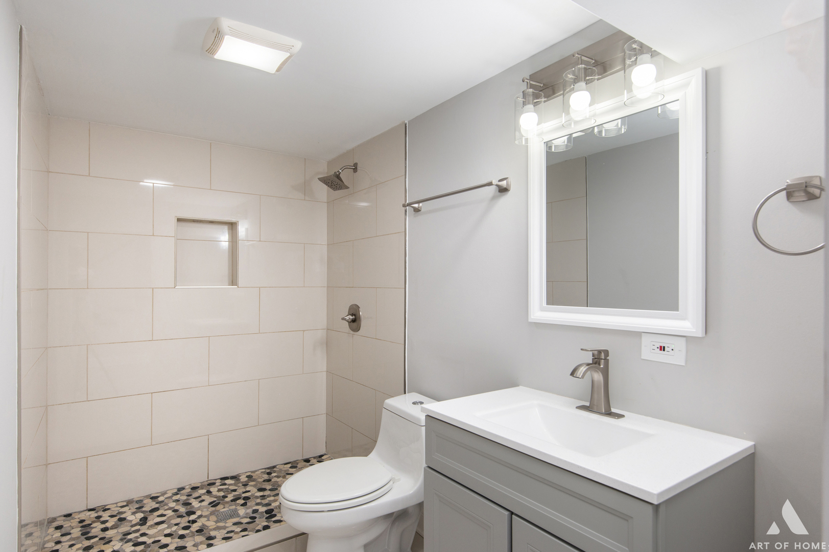 8338 S Blackstone Avenue