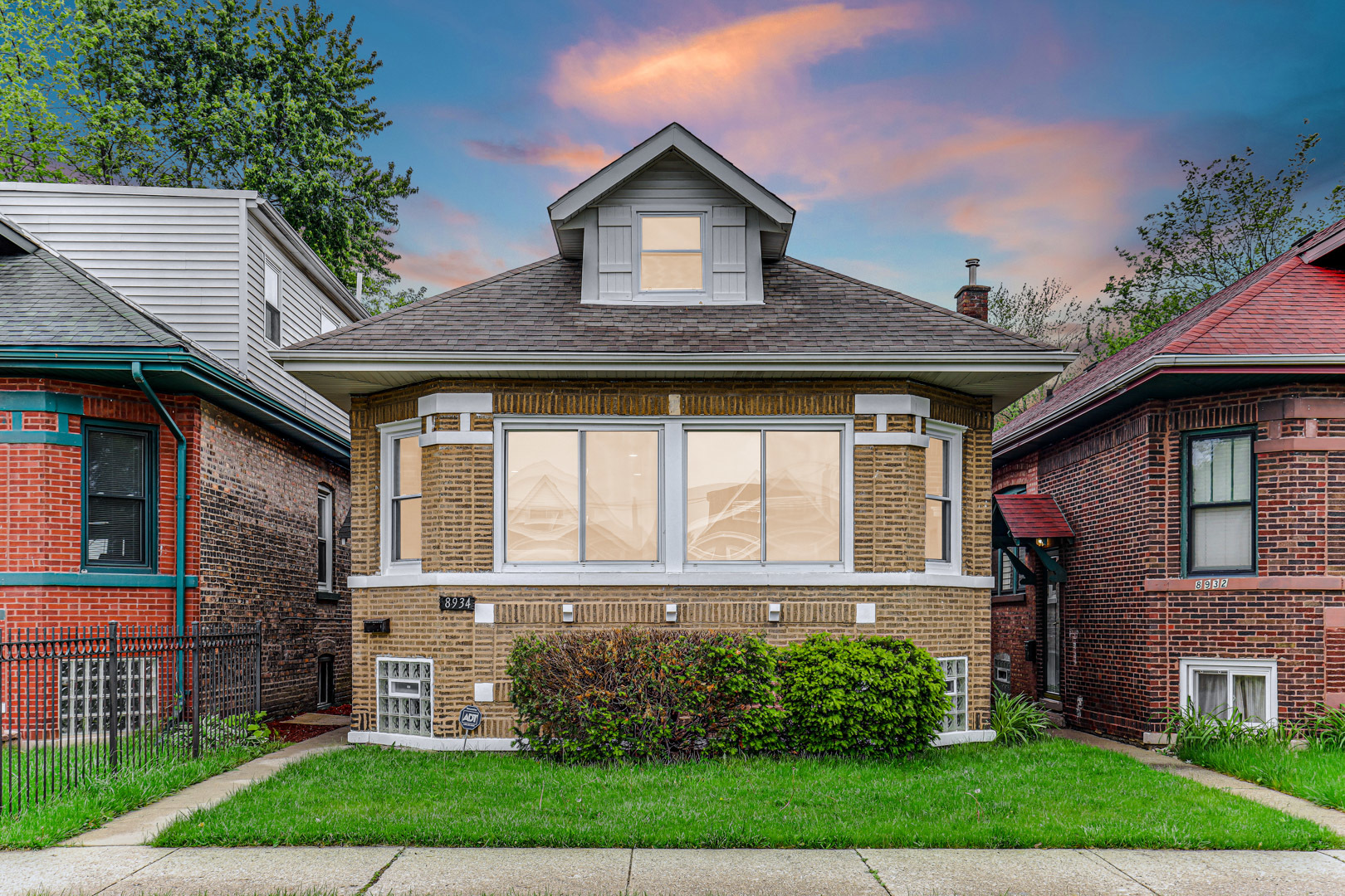 8934 S Marshfield Avenue