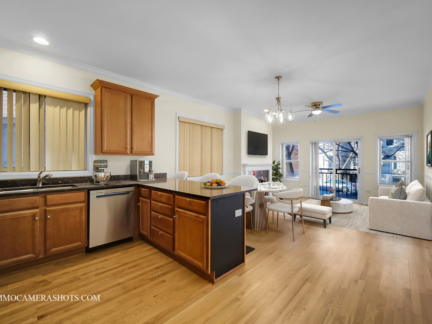 4743 S Langley Avenue Unit: 1S