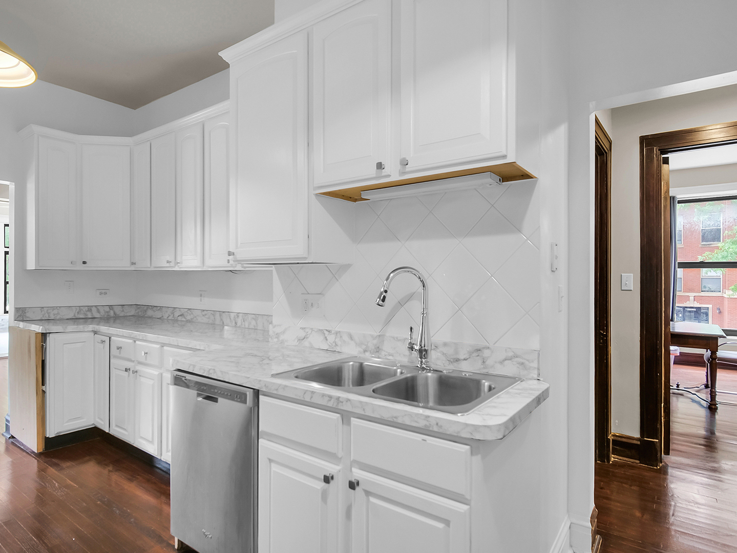 855 E DREXEL Square Unit: 1B