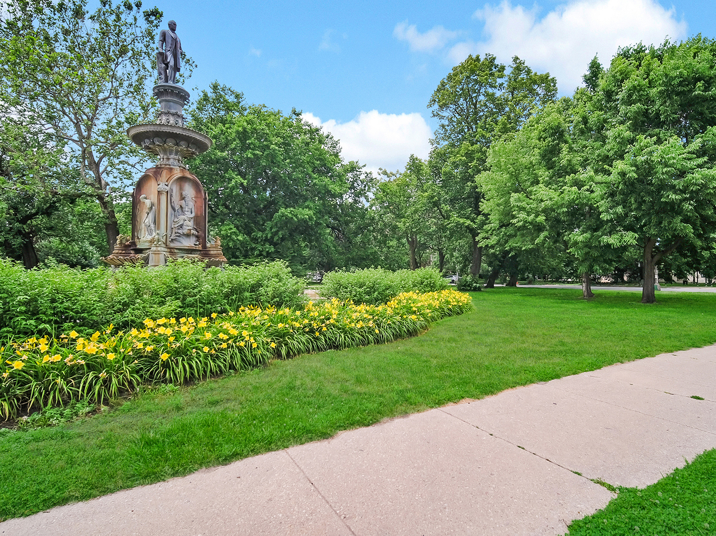 855 E DREXEL Square Unit: 1B