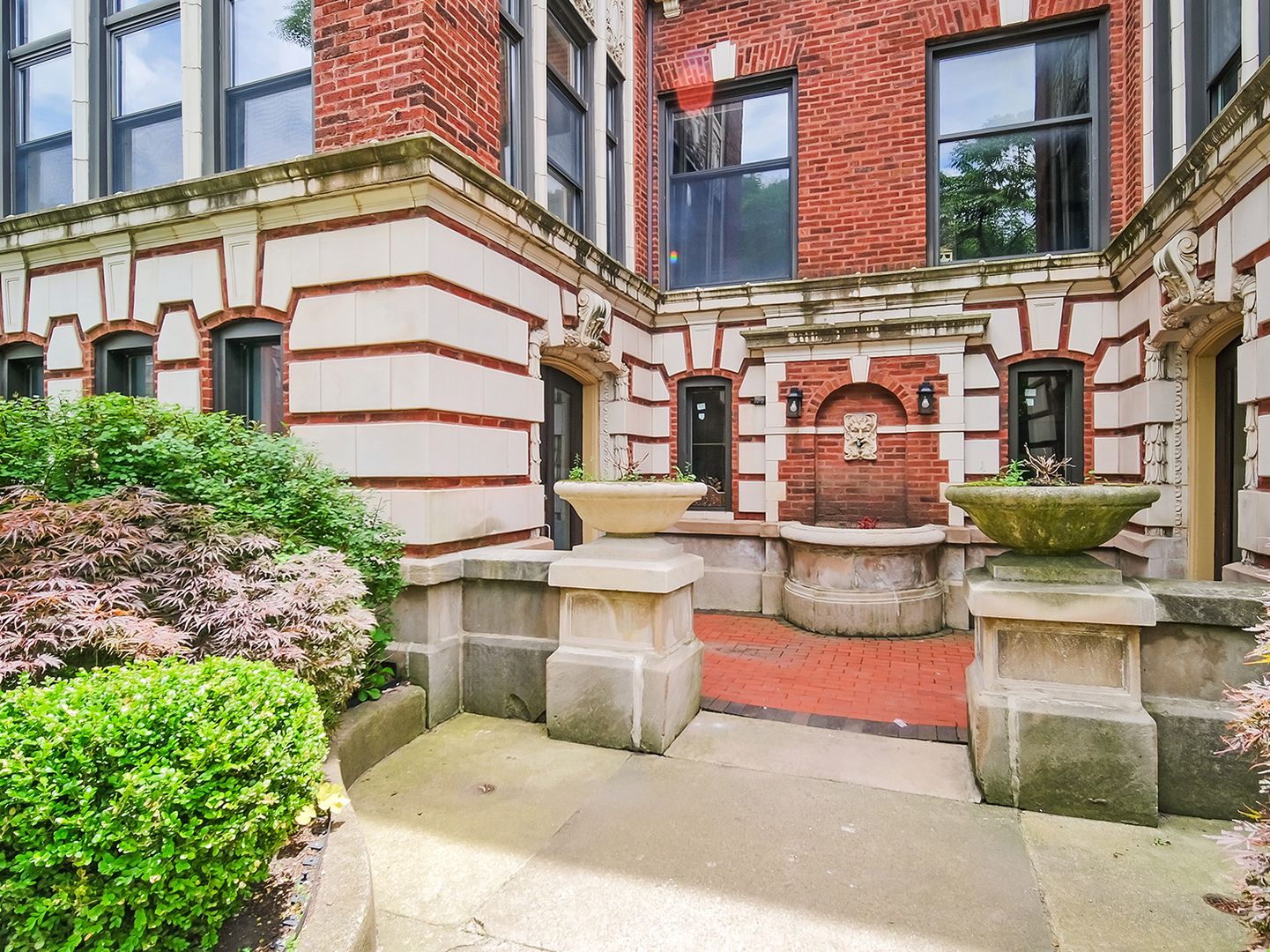 855 E DREXEL Square Unit: 1B
