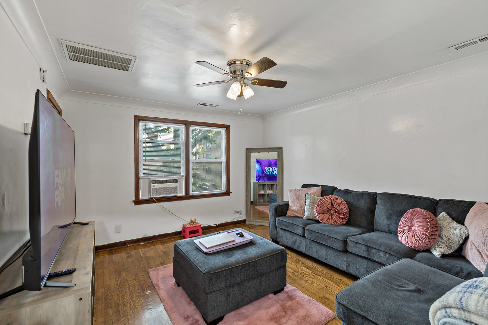 8122 S Kingston Avenue