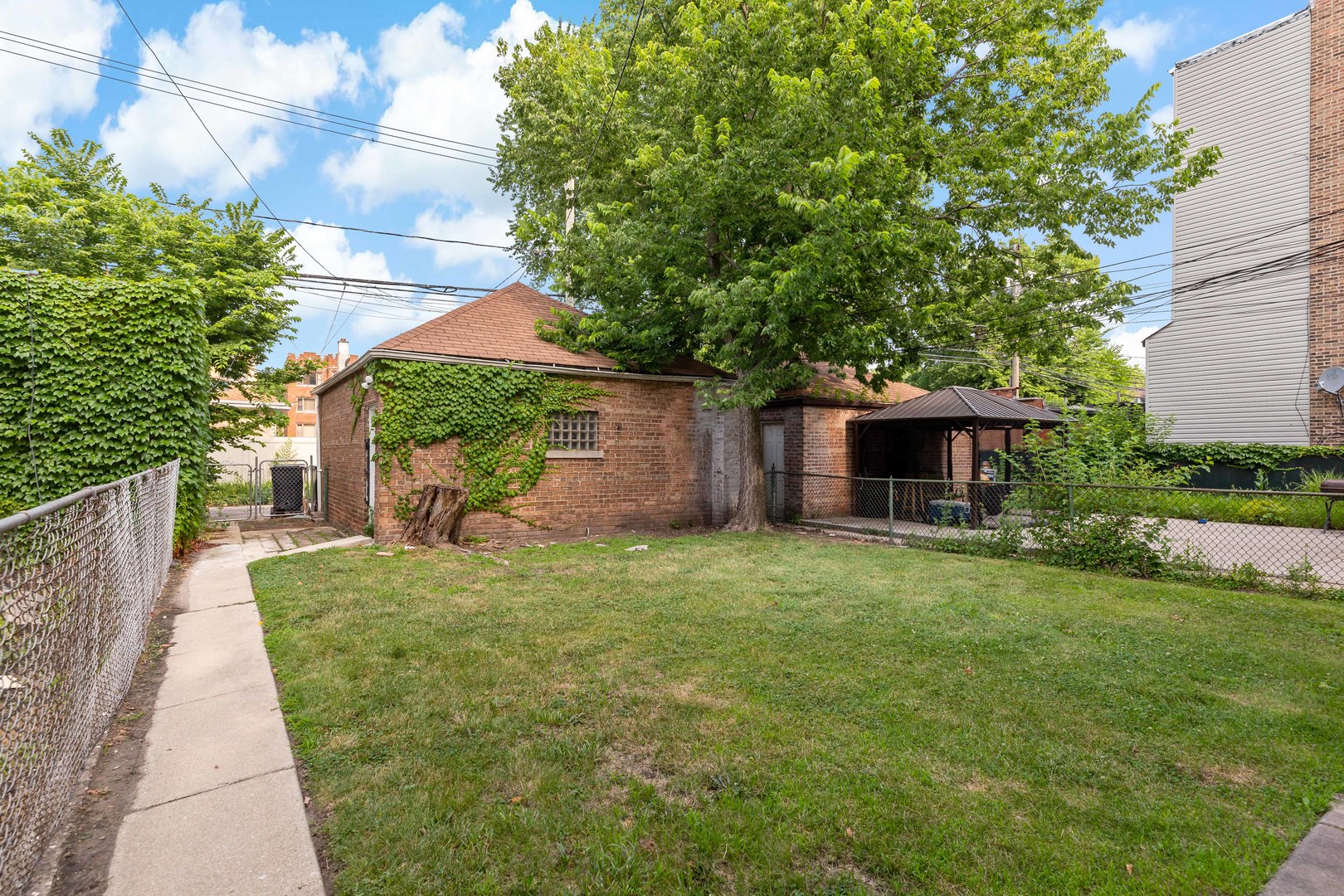 8122 S Kingston Avenue