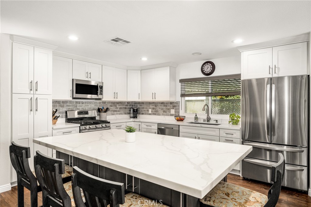 5200 Irvine Boulevard 48