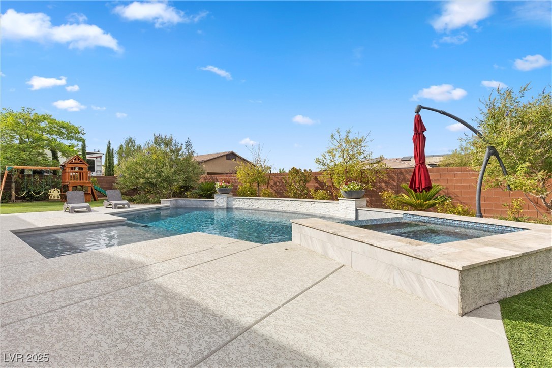 286 Chartan Avenue