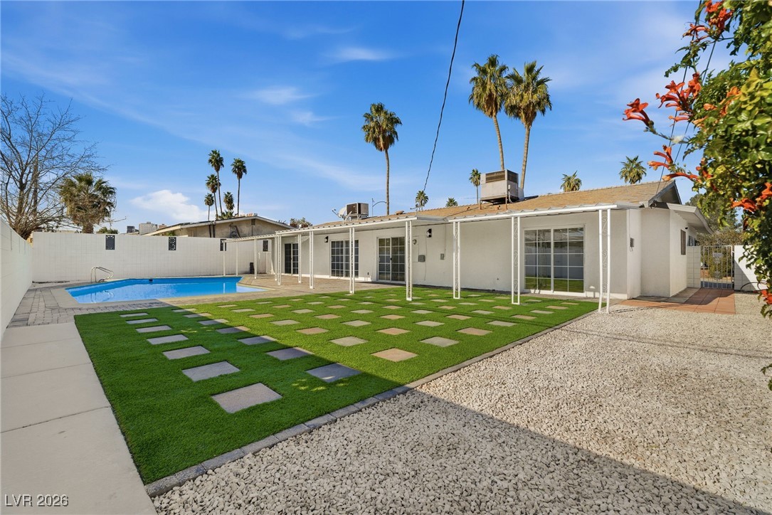 1555 Pawnee Drive