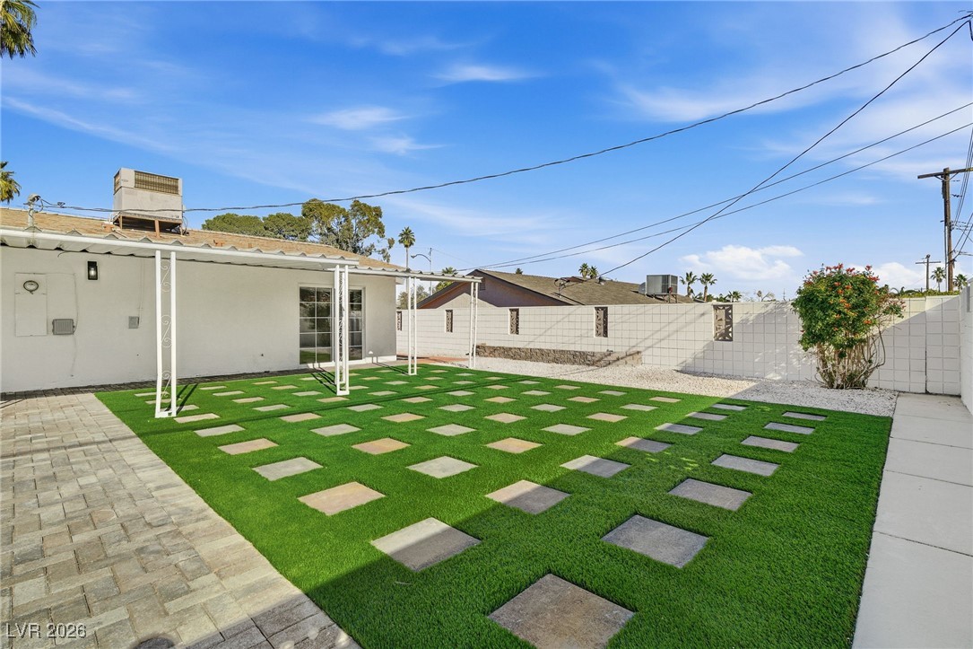 1555 Pawnee Drive