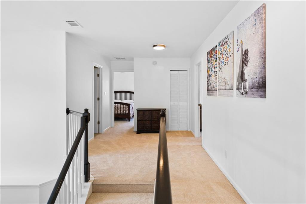 560 Edgehill Place