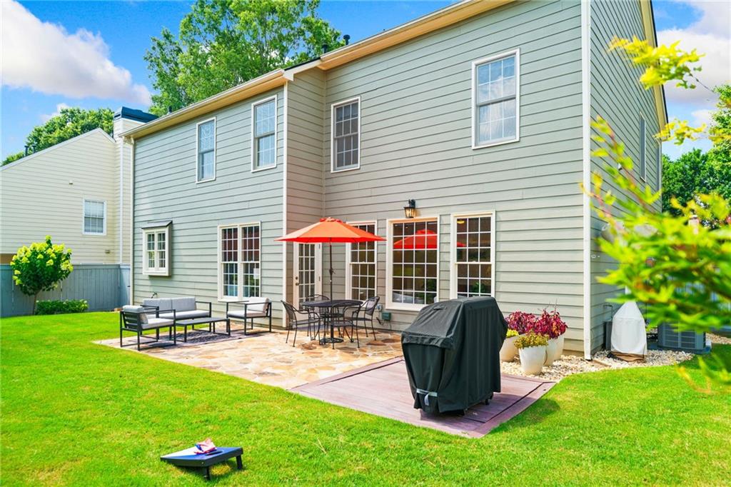 560 Edgehill Place