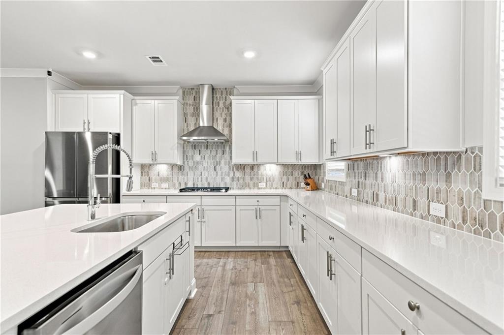 3340 Swallowtail Terrace