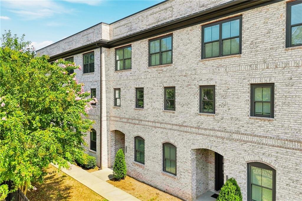3340 Swallowtail Terrace