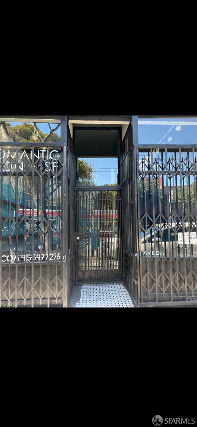 1221 Divisadero Street