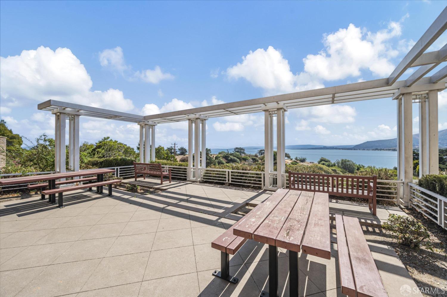 101 Crescent Way # 2108