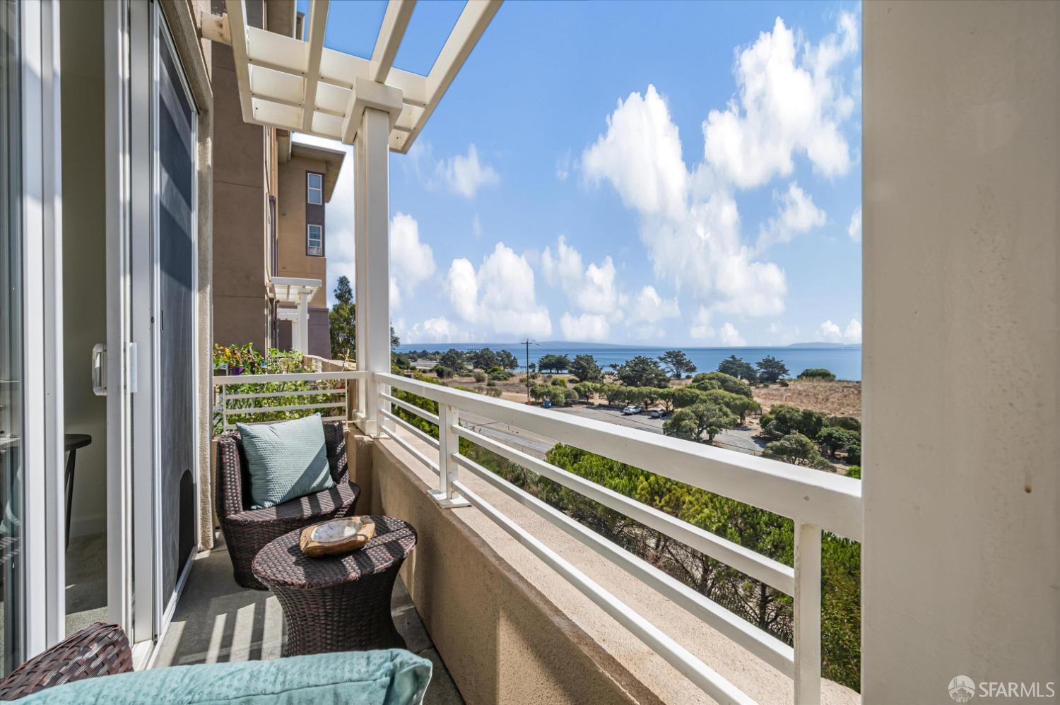 101 Crescent Way # 2108