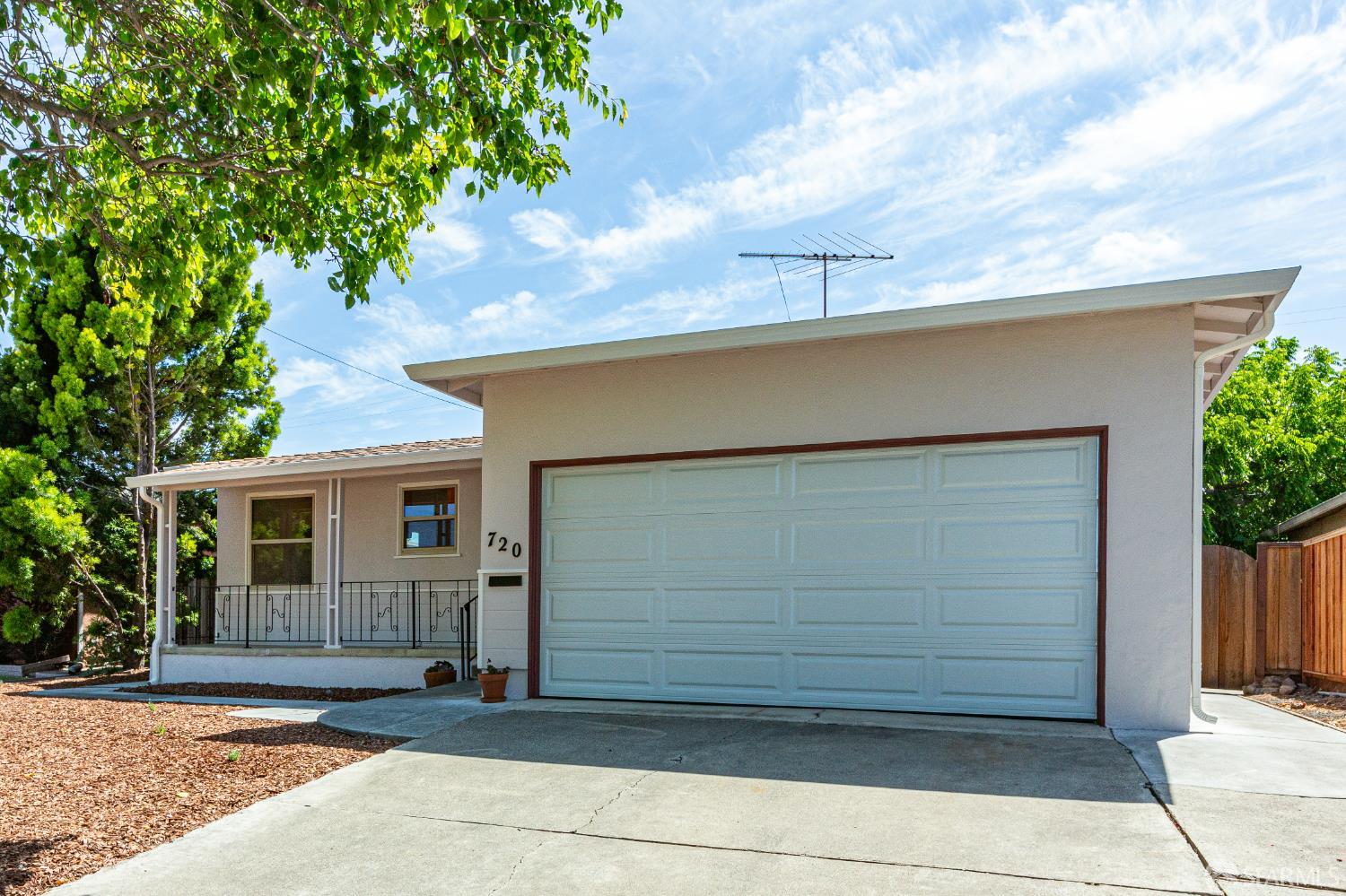 720 Santa Paula Avenue