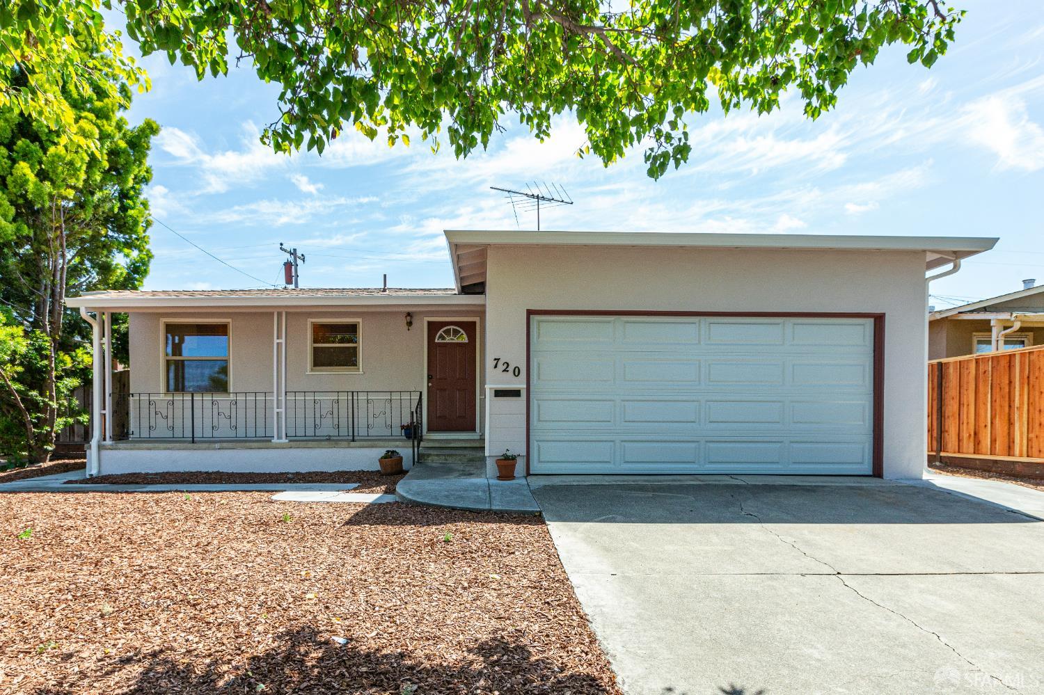 720 Santa Paula Avenue