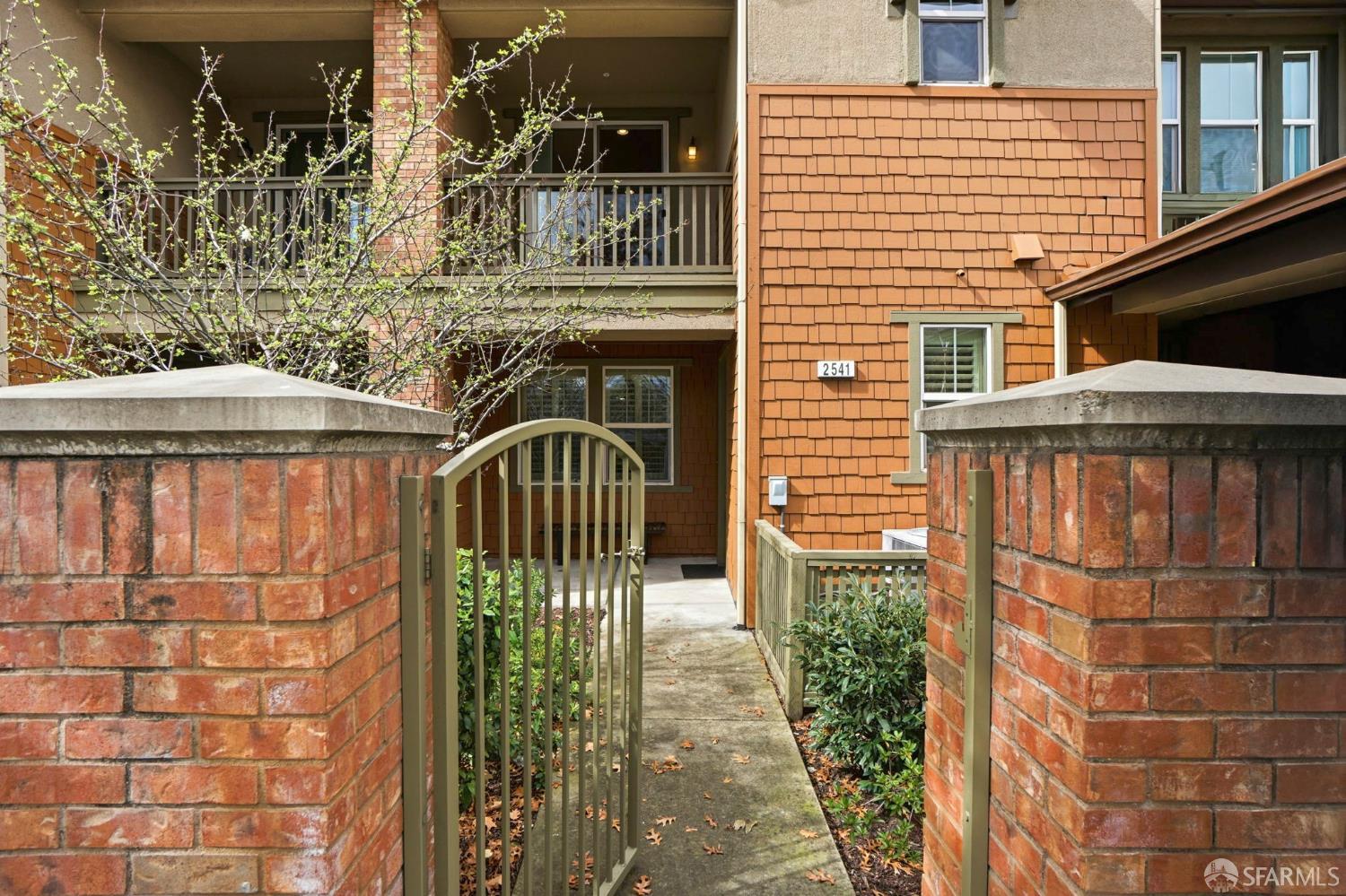 2541 Oak Road