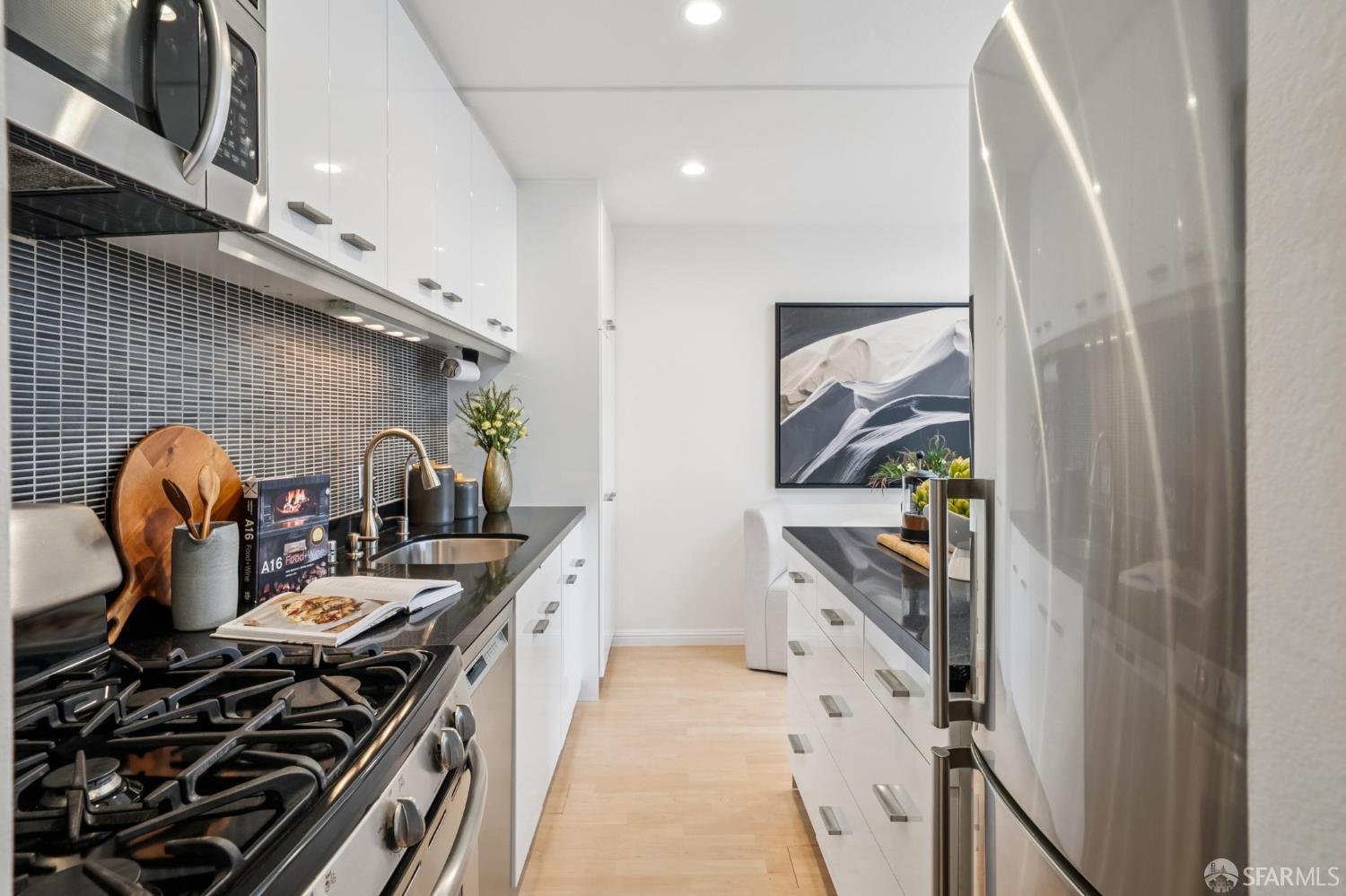 423 Waller Street # 7