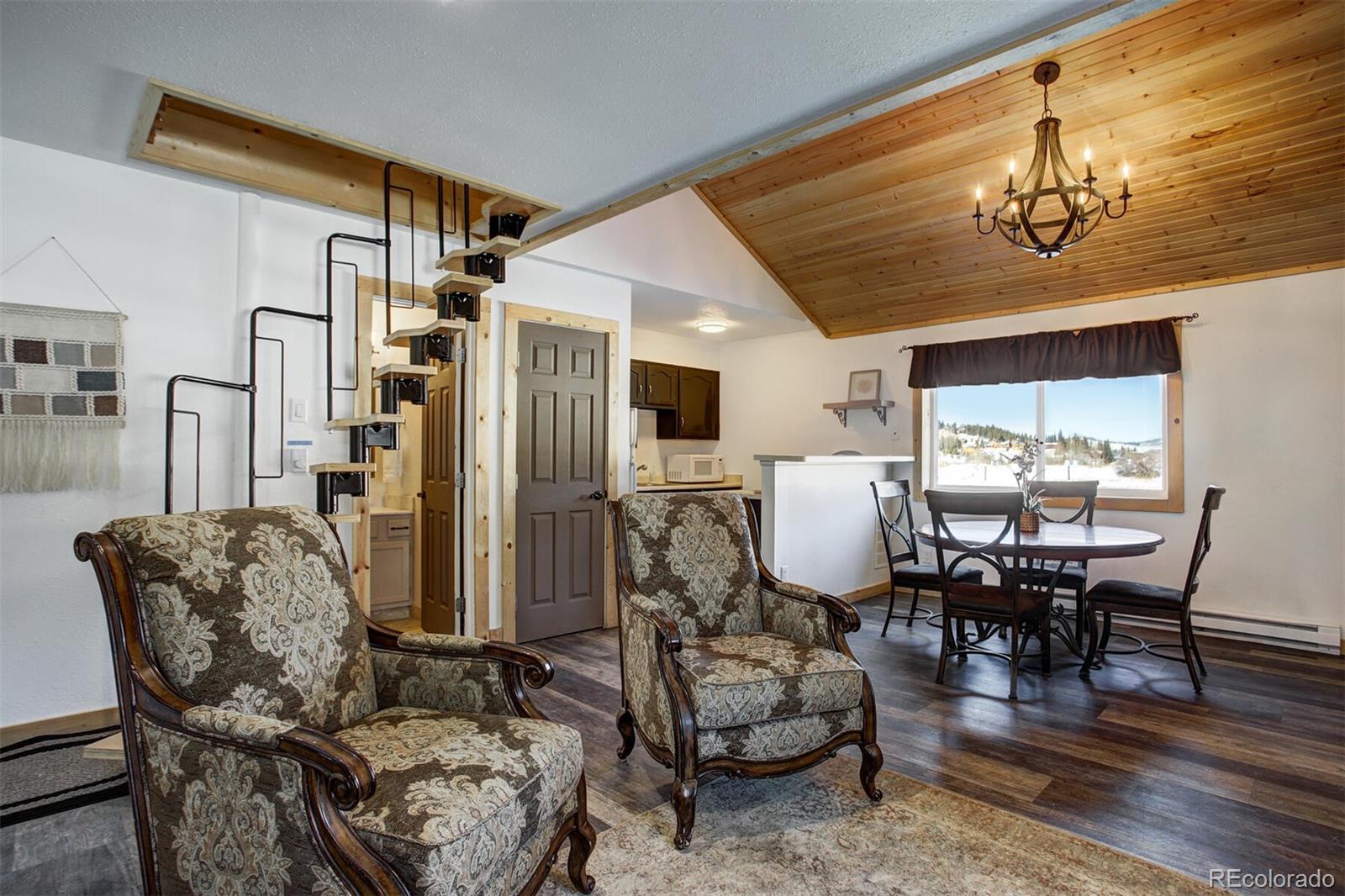 252 Cove Boulevard Unit: 9