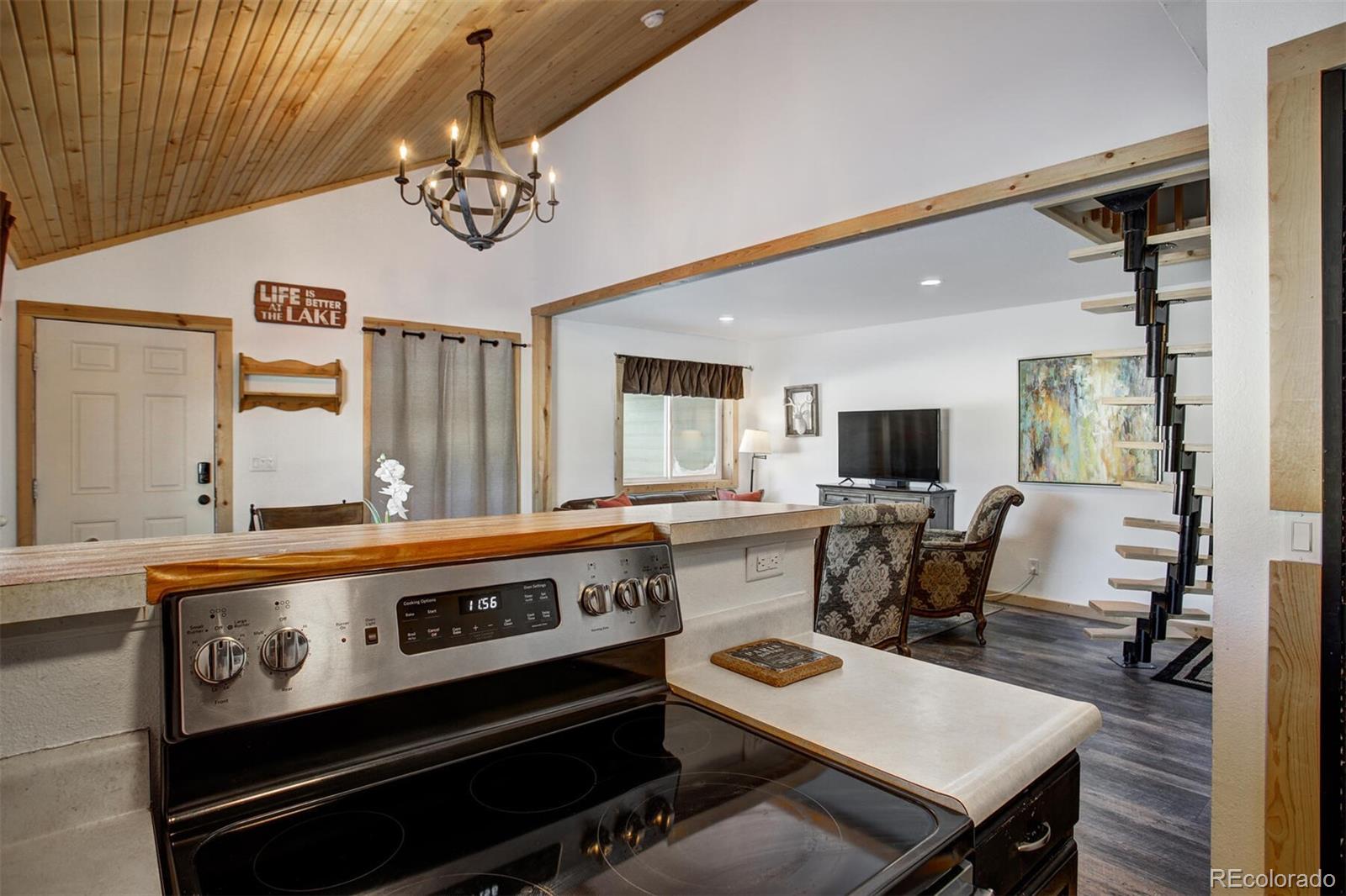 252 Cove Boulevard Unit: 9