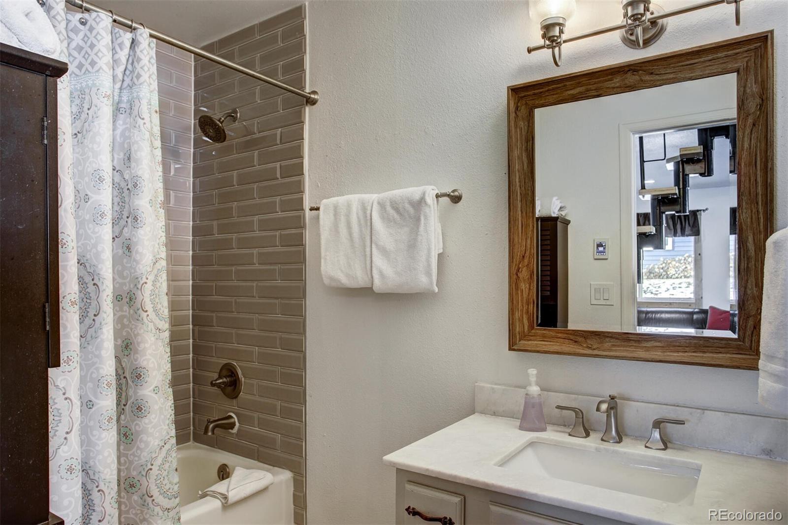 252 Cove Boulevard Unit: 9