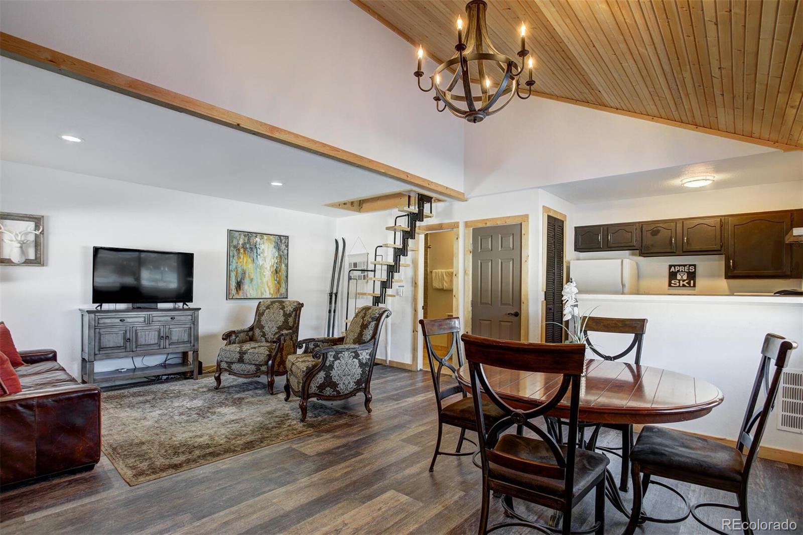 252 Cove Boulevard Unit: 9