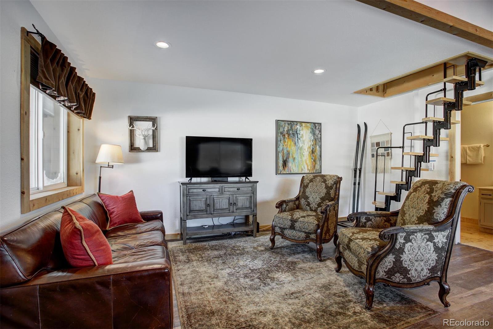 252 Cove Boulevard Unit: 9