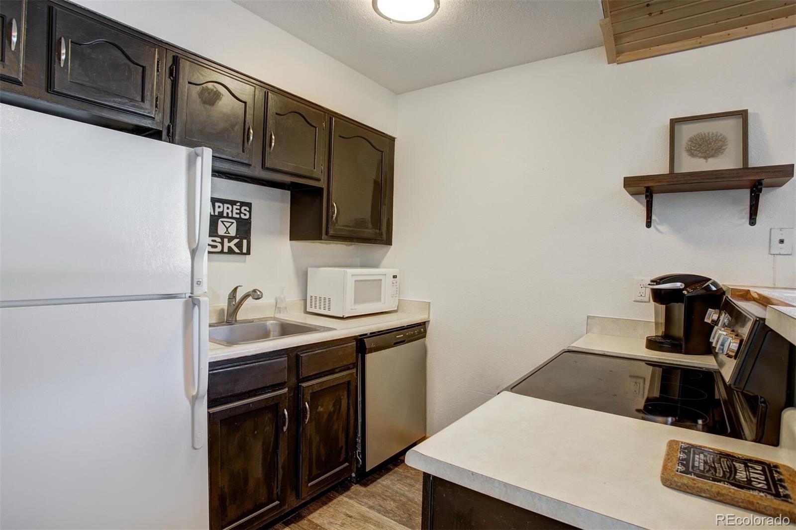 252 Cove Boulevard Unit: 9