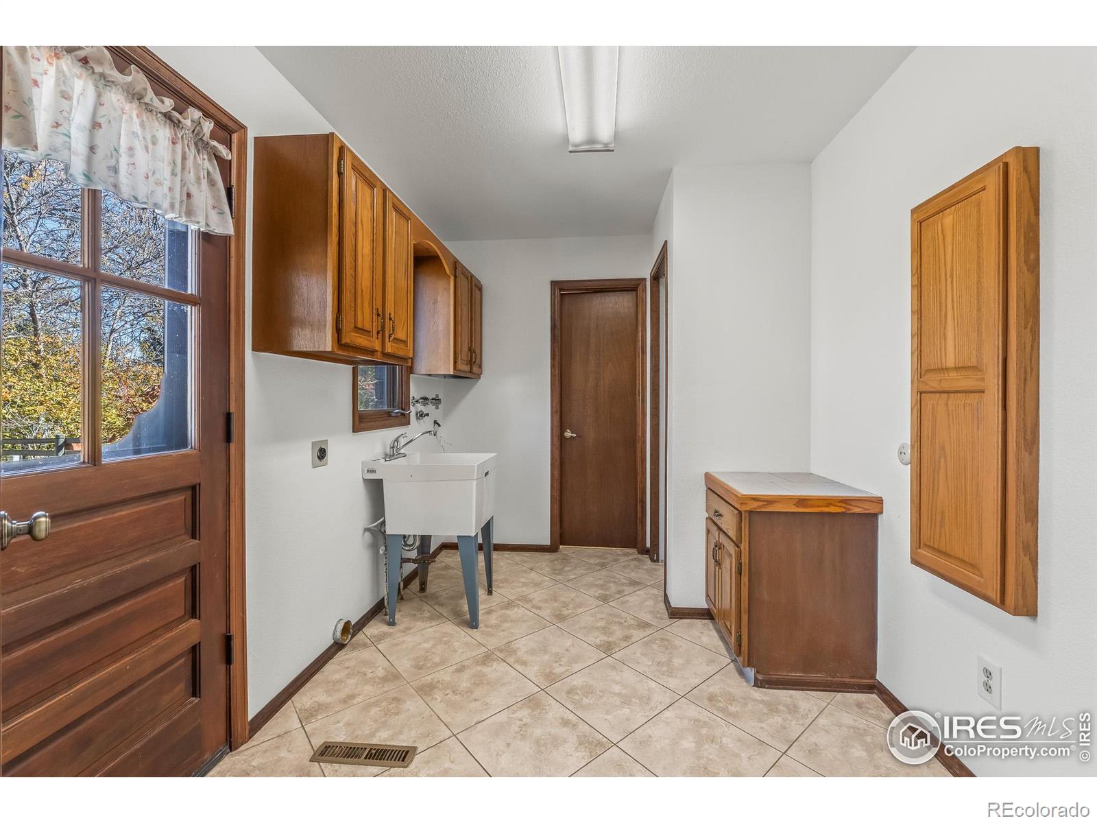 3016 Glendevey Drive