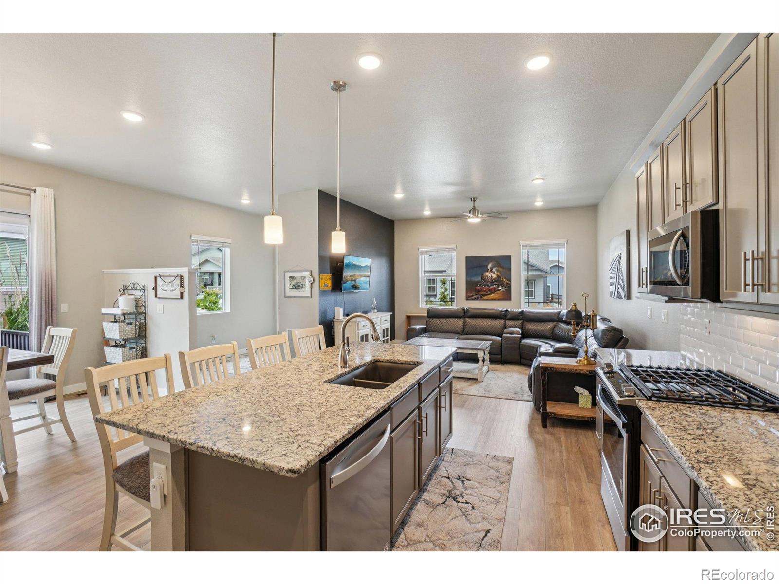 12541 Lake View Street