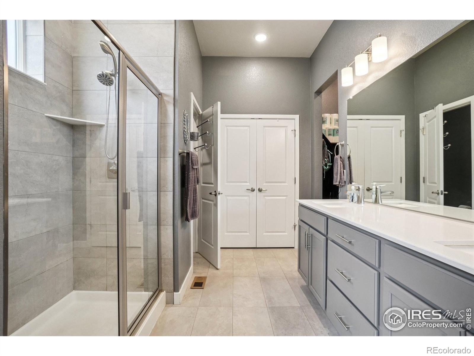 12541 Lake View Street