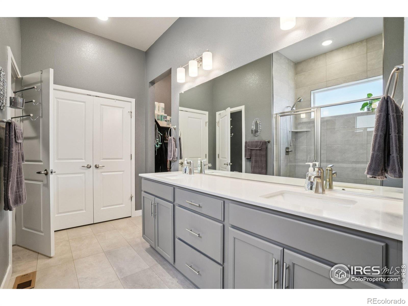 12541 Lake View Street