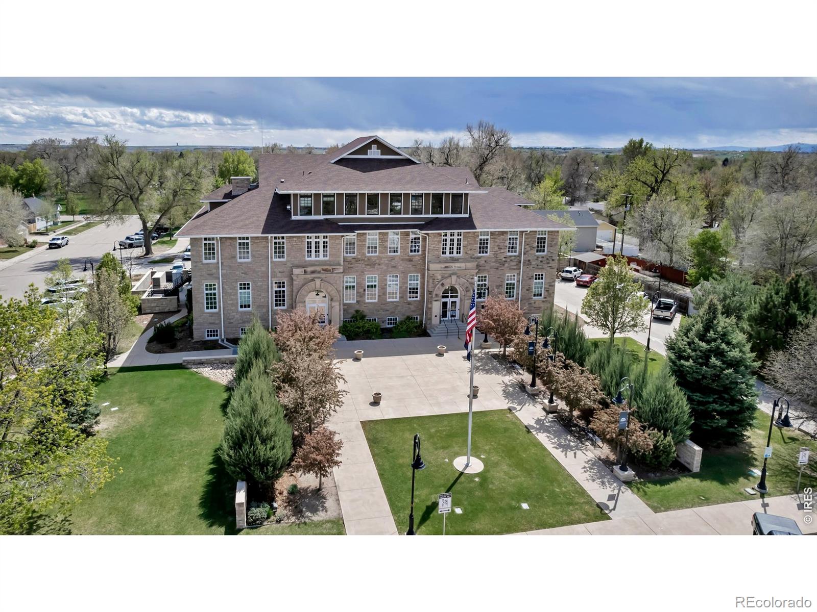 945 Maplebrook Drive