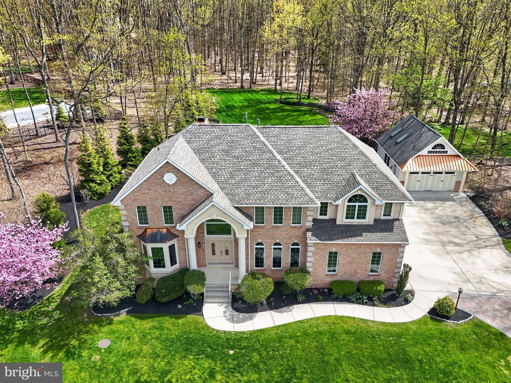 9 WINDING WAY