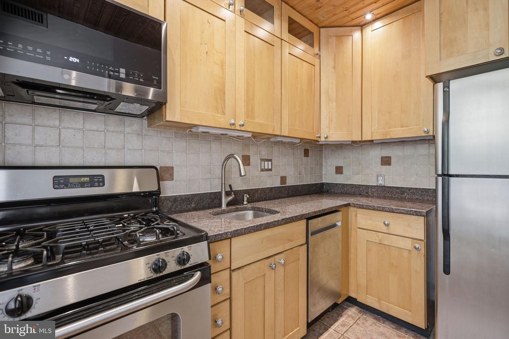 2700 S 16TH STREET S 676
